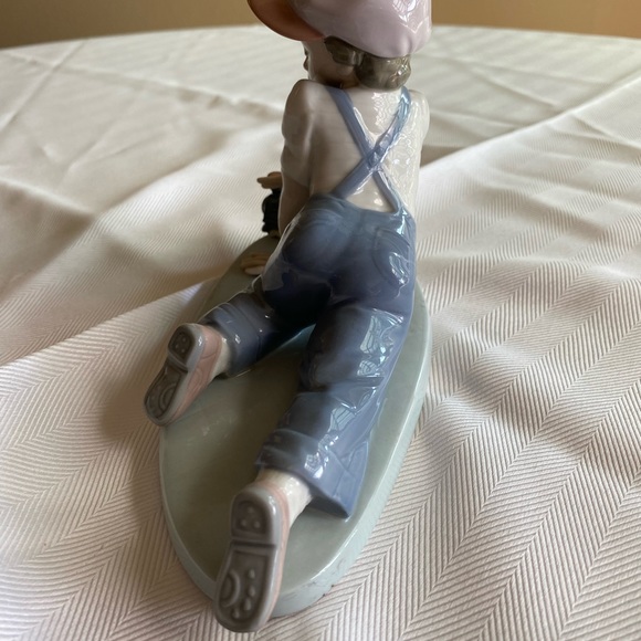 RETIRED 1995 ‘ALL ABOARD LLADRO’ PORCELAIN FIGURINE -Item #01007619 - Picture 4 of 9